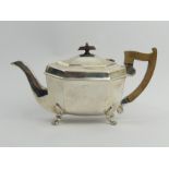 George V silver teapot, Sheffield 1933, 566 grams. 26.5 x 13.5 cm. UK Postage £14.