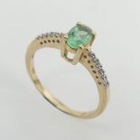 9ct gold emerald and white topaz ring, 1.4 grams. Size L 1/2, 6 mm wide. UK Postage £12.