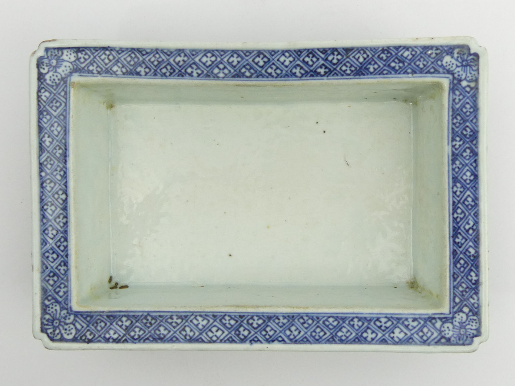 Chinese blue and white reticulated porcelain flower trough. 23.5 x 15.5 x 6 cm. UK Postage £12. - Image 4 of 5