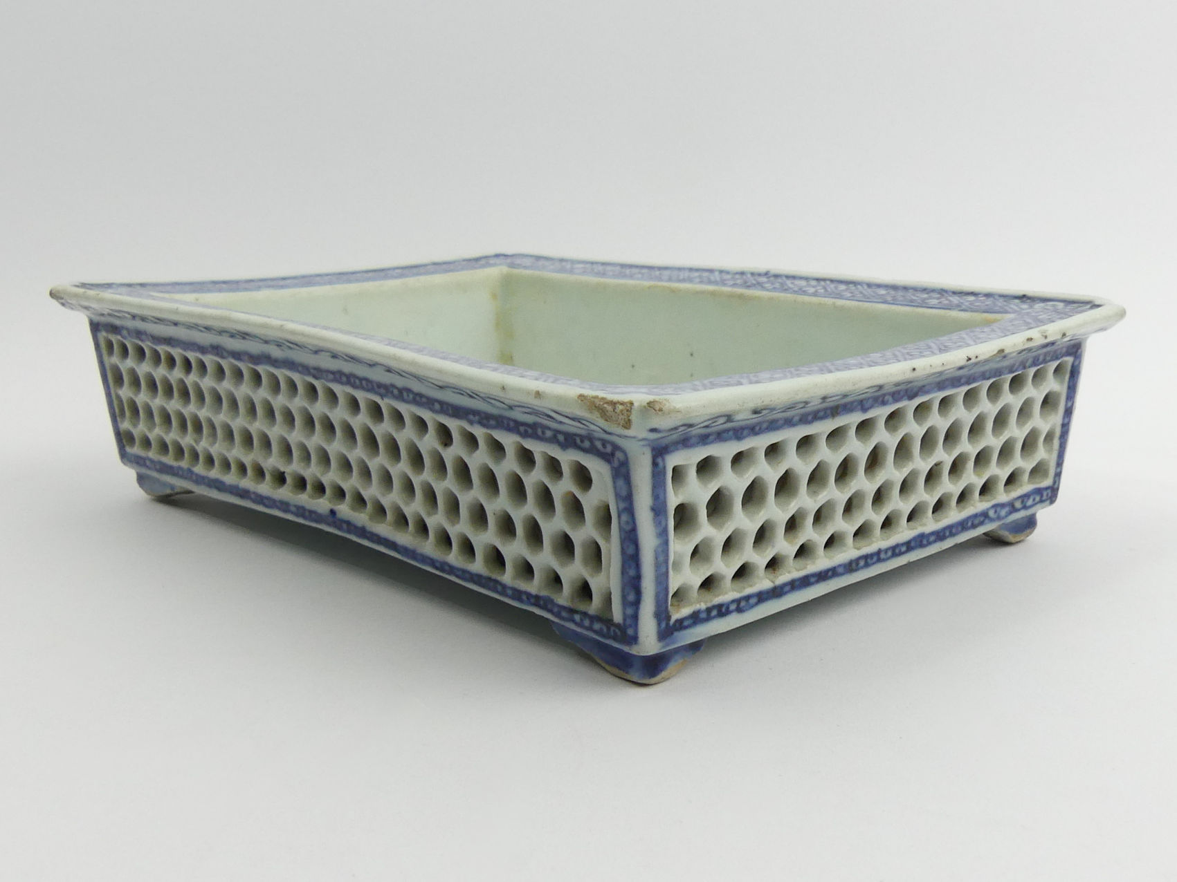 Chinese blue and white reticulated porcelain flower trough. 23.5 x 15.5 x 6 cm. UK Postage £12. - Image 2 of 5