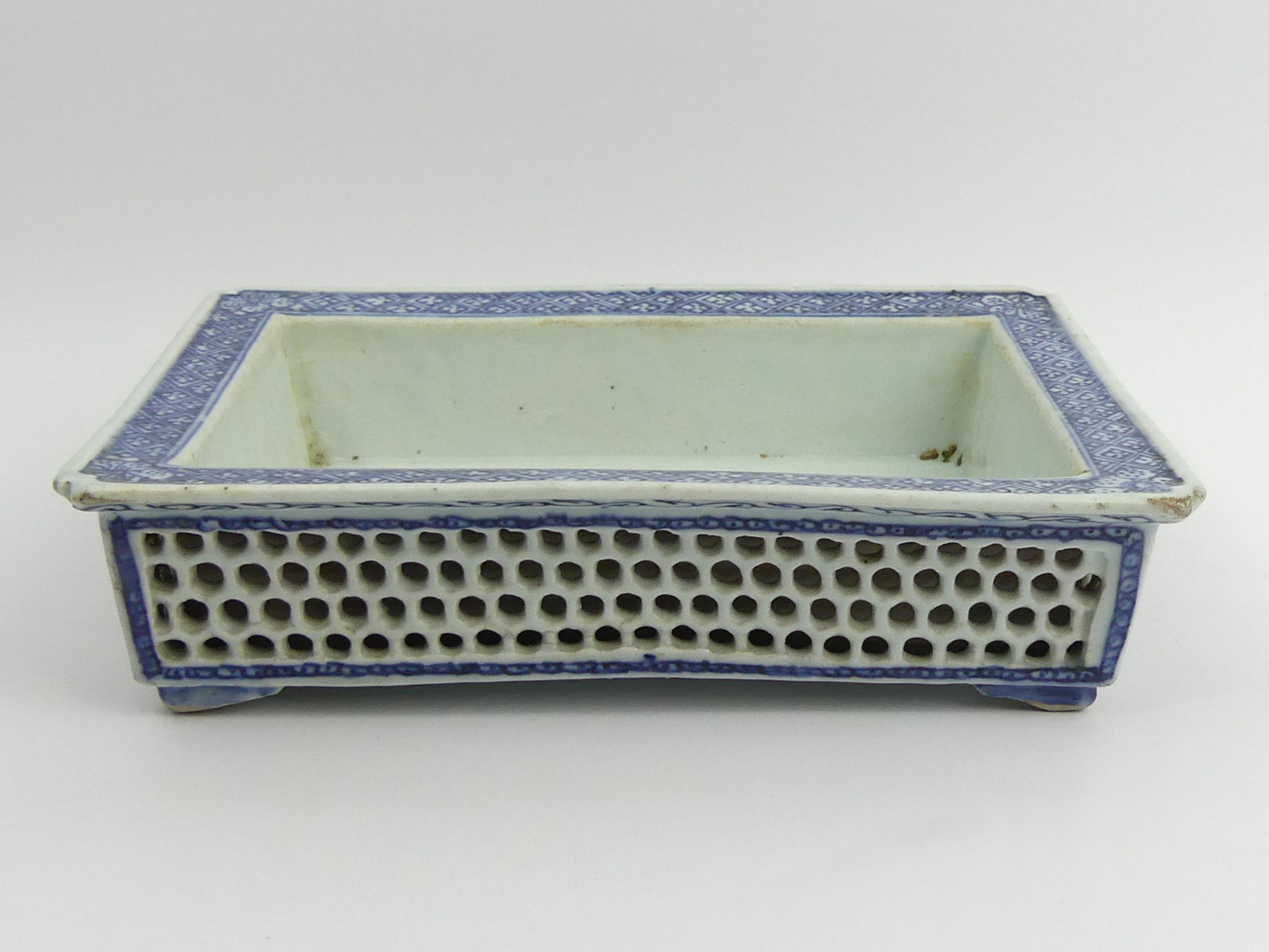 Chinese blue and white reticulated porcelain flower trough. 23.5 x 15.5 x 6 cm. UK Postage £12.