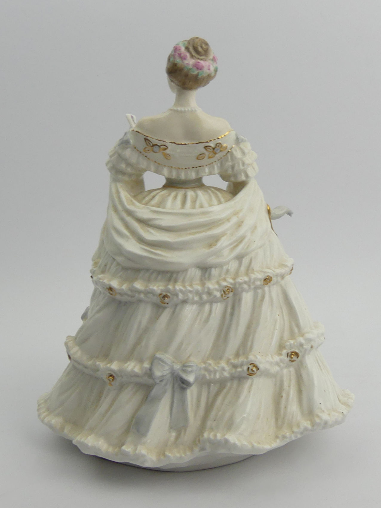 Royal Doulton Shall I Compare Thee Hn3999 limited edition china figurine. 23 cm. UK Postage £14. - Image 2 of 3