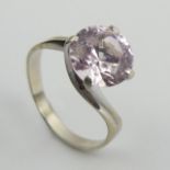 18ct white gold pink topaz single stone ring, 4 grams. Size Q, 9.2 mm. UK Postage £12.