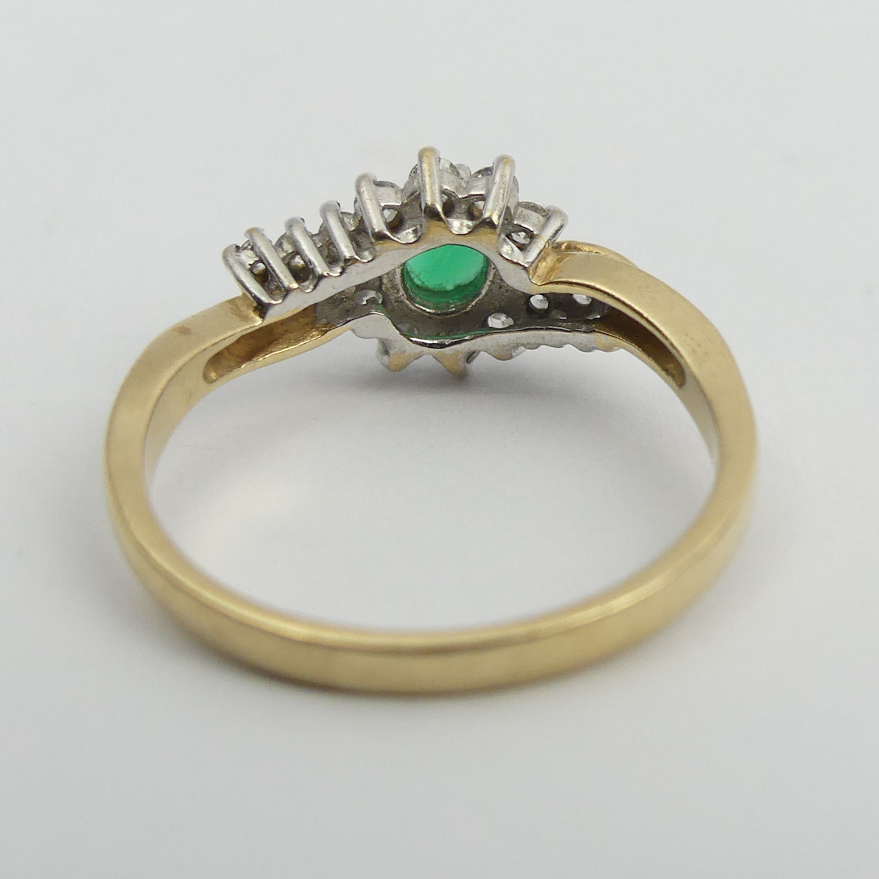 9ct gold green and white stone ring, 2.6 grams. Size P, 9 mm wide. UK Postage £12. - Image 5 of 6