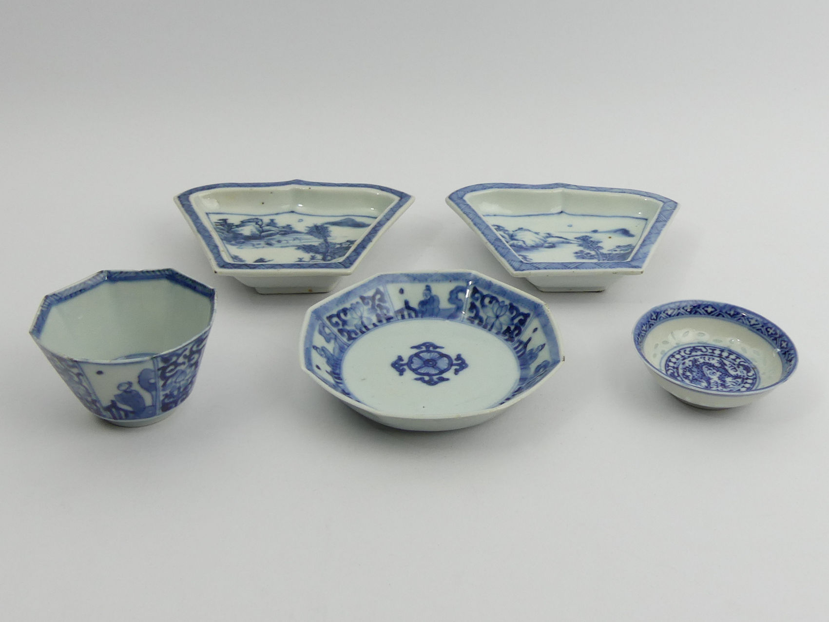 Four Chinese blue and white porcelain dishes and a tea bowl. Tea bowl 4.5 cm high. UK Postage £14.