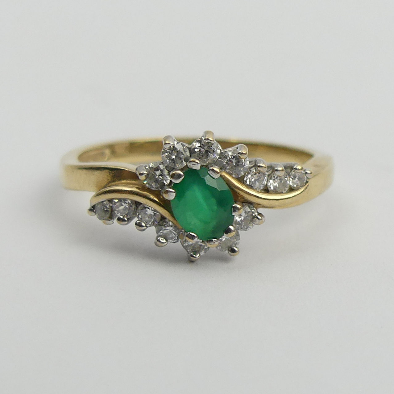 9ct gold green and white stone ring, 2.6 grams. Size P, 9 mm wide. UK Postage £12. - Image 2 of 6