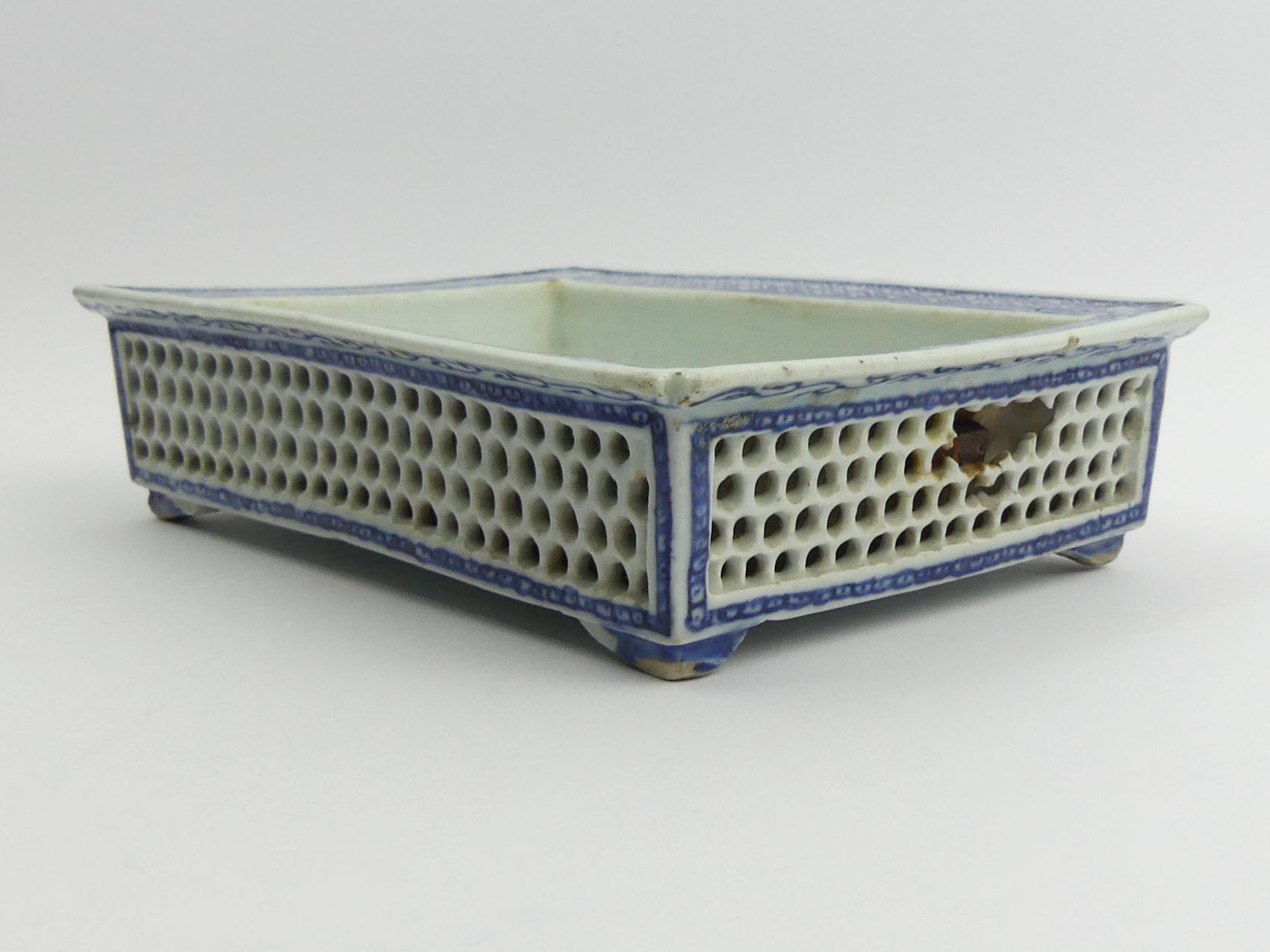 Chinese blue and white reticulated porcelain flower trough. 23.5 x 15.5 x 6 cm. UK Postage £12. - Image 3 of 5