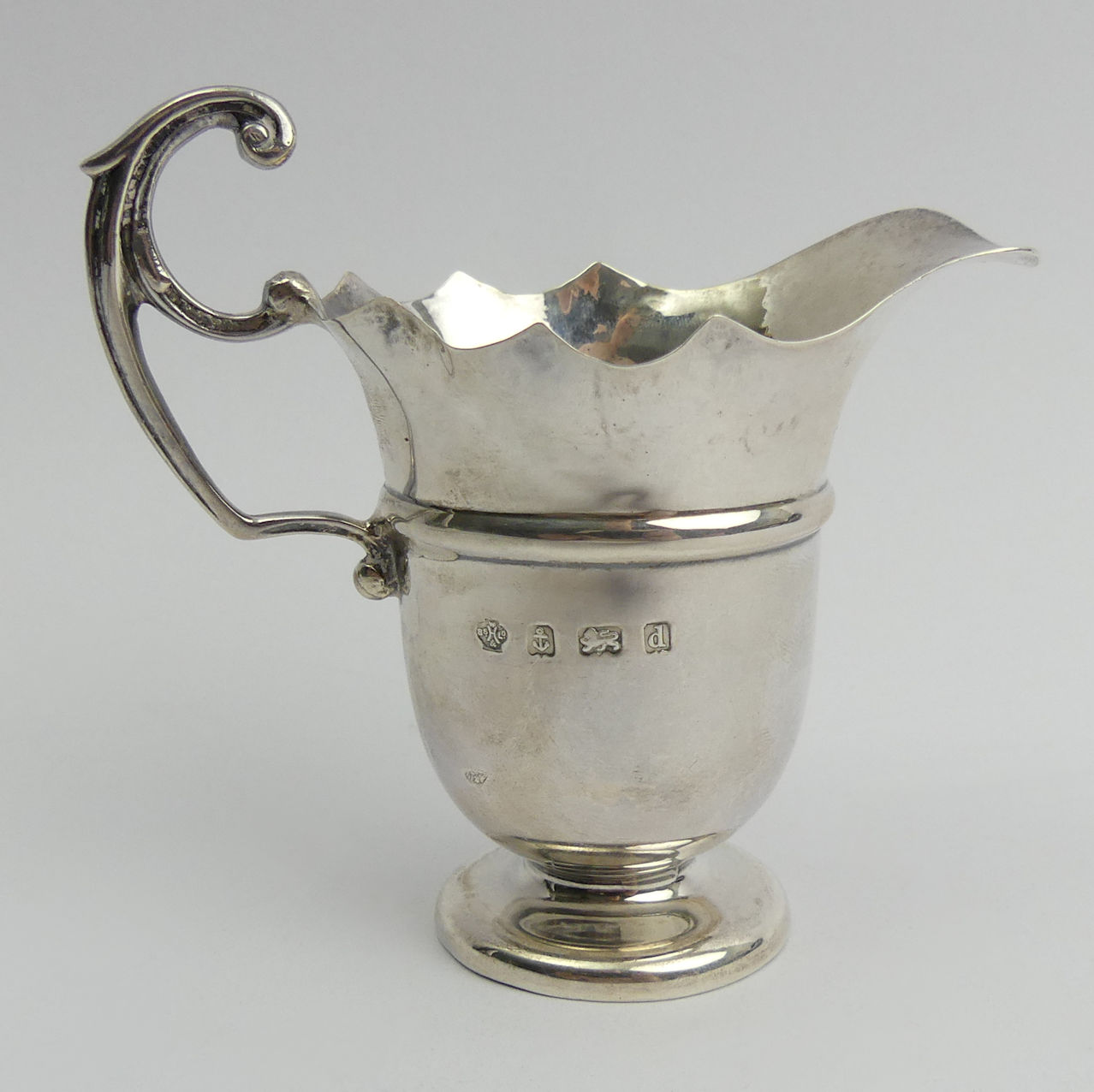 Edwardian silver sauce jug, Birm. 1903, William Hutton & Sons, 53 grams, 9cm. UK Postage £12. - Image 2 of 4