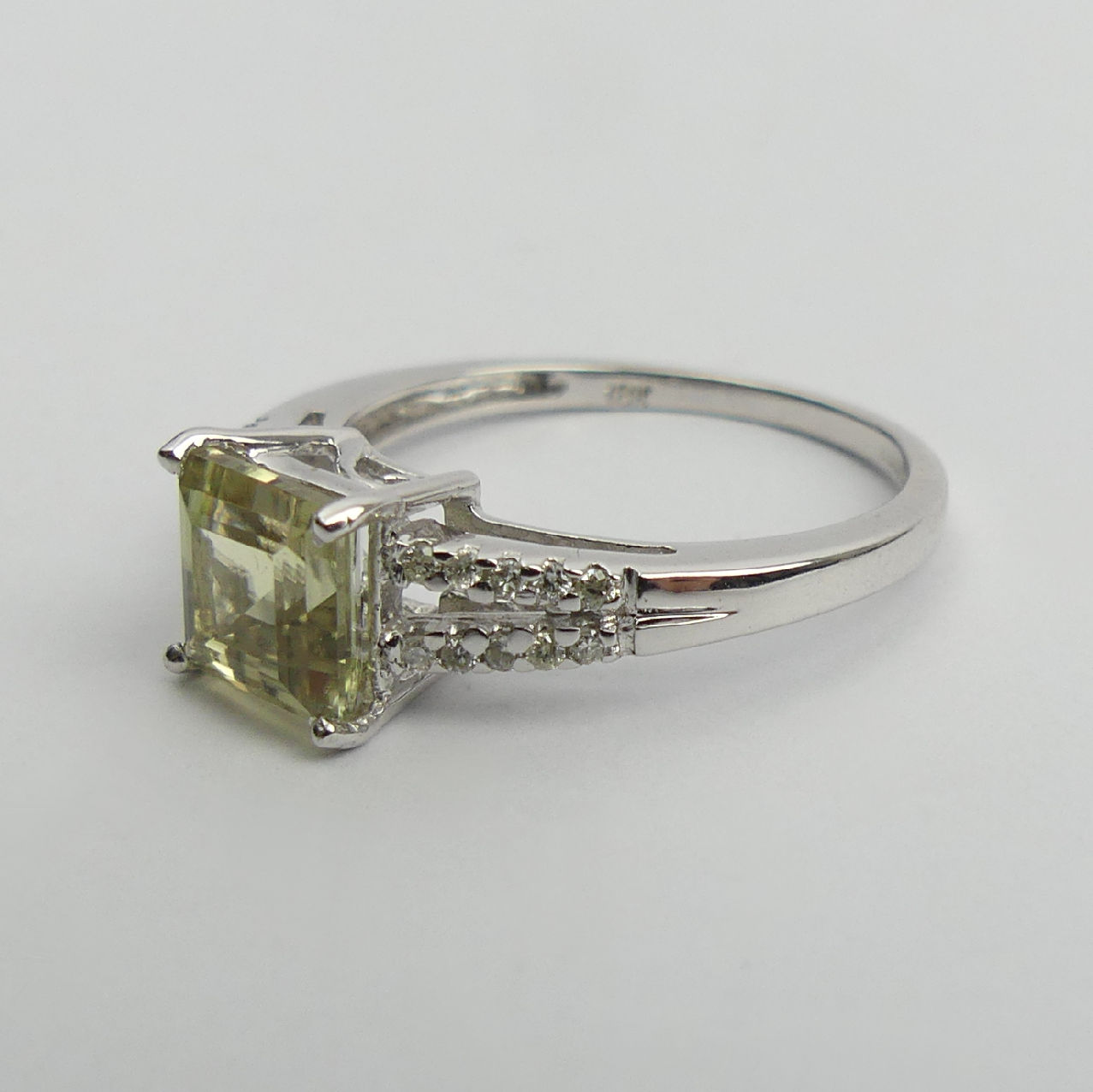 18ct white gold, square cut, zultanite and diamond ring, 2.8grams, 7.3mm, Size N1/2. UK Postage £12. - Image 3 of 6