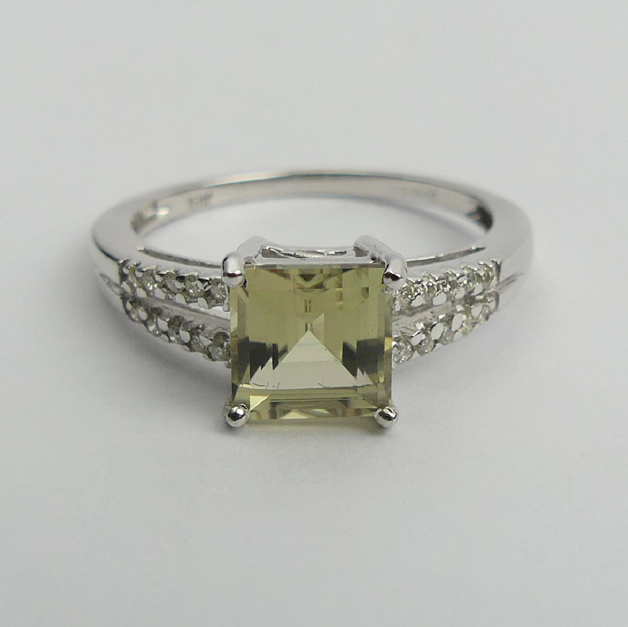 18ct white gold, square cut, zultanite and diamond ring, 2.8grams, 7.3mm, Size N1/2. UK Postage £12. - Image 2 of 6
