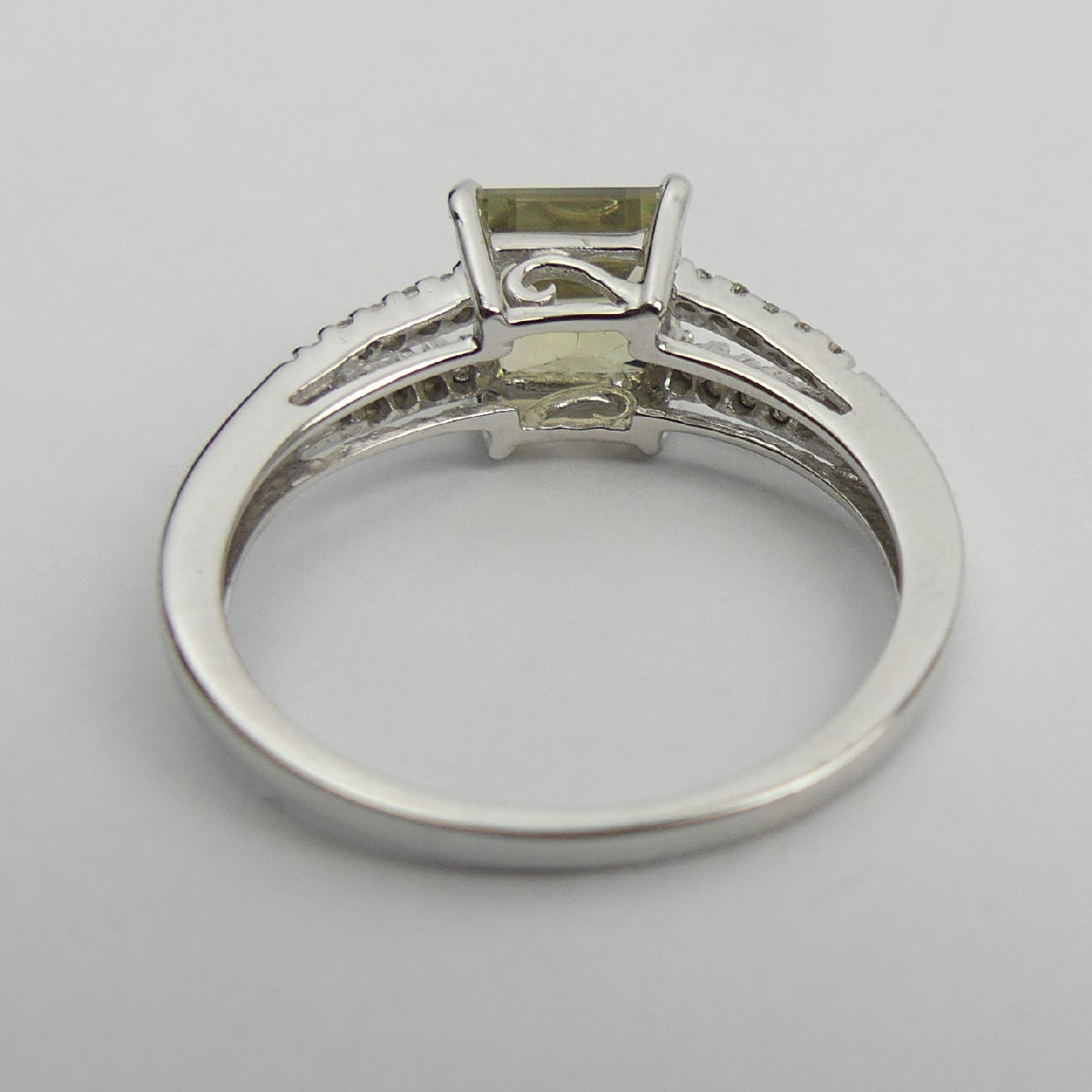 18ct white gold, square cut, zultanite and diamond ring, 2.8grams, 7.3mm, Size N1/2. UK Postage £12. - Image 4 of 6