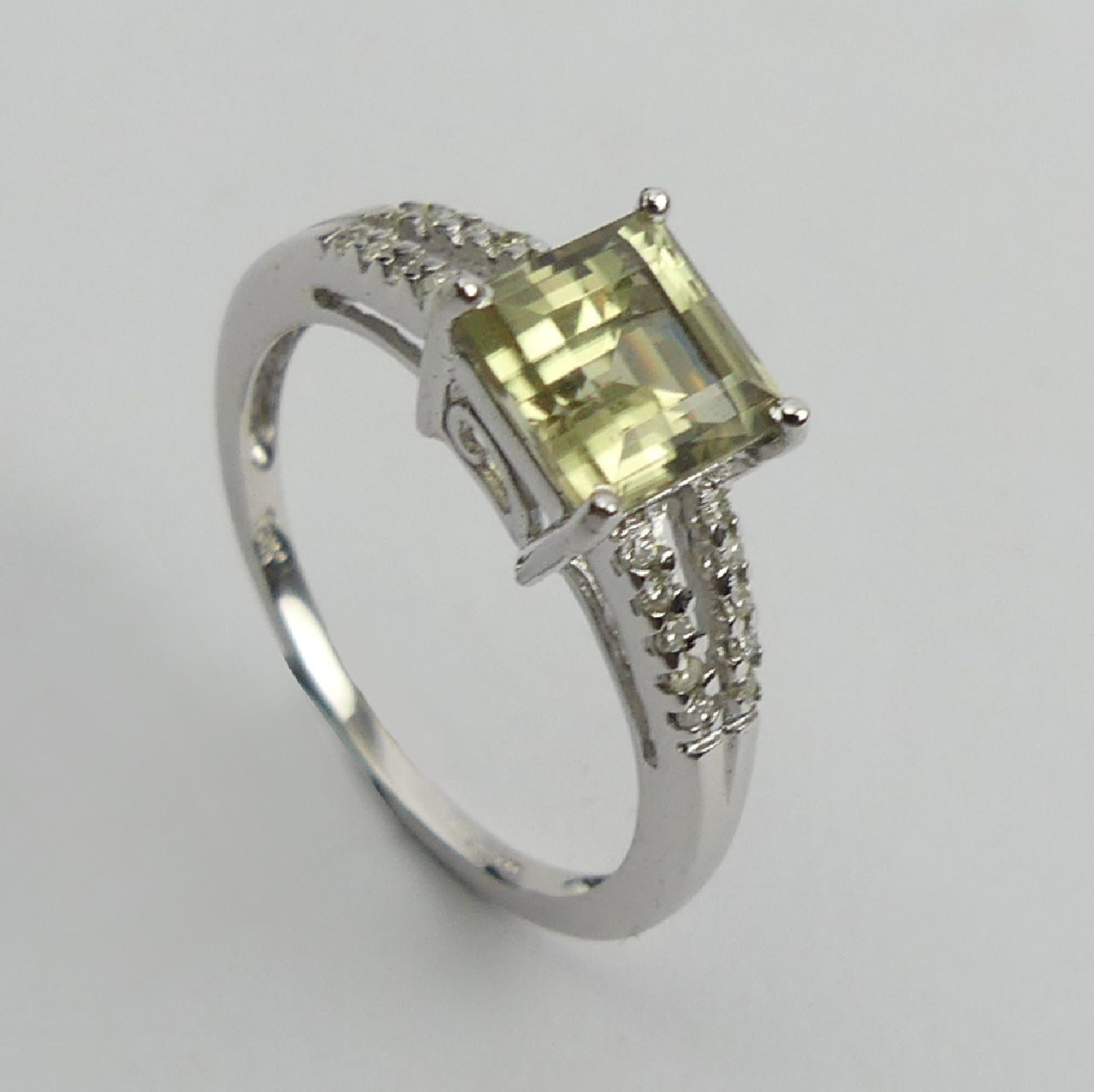18ct white gold, square cut, zultanite and diamond ring, 2.8grams, 7.3mm, Size N1/2. UK Postage £12.