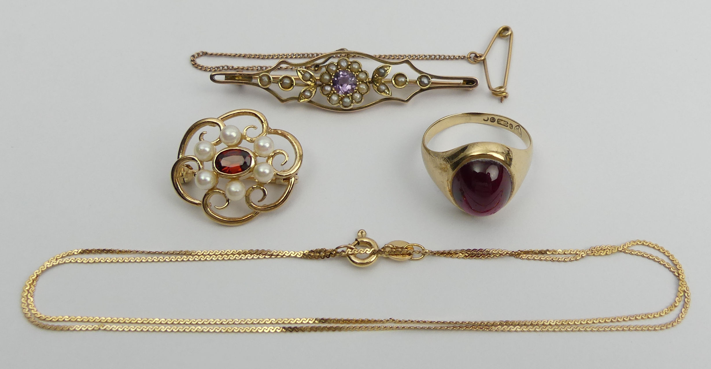 Two 9ct gold stone set brooches, a 9ct gold chain, and a 9ct gold signet ring Size M, 11.5 grams