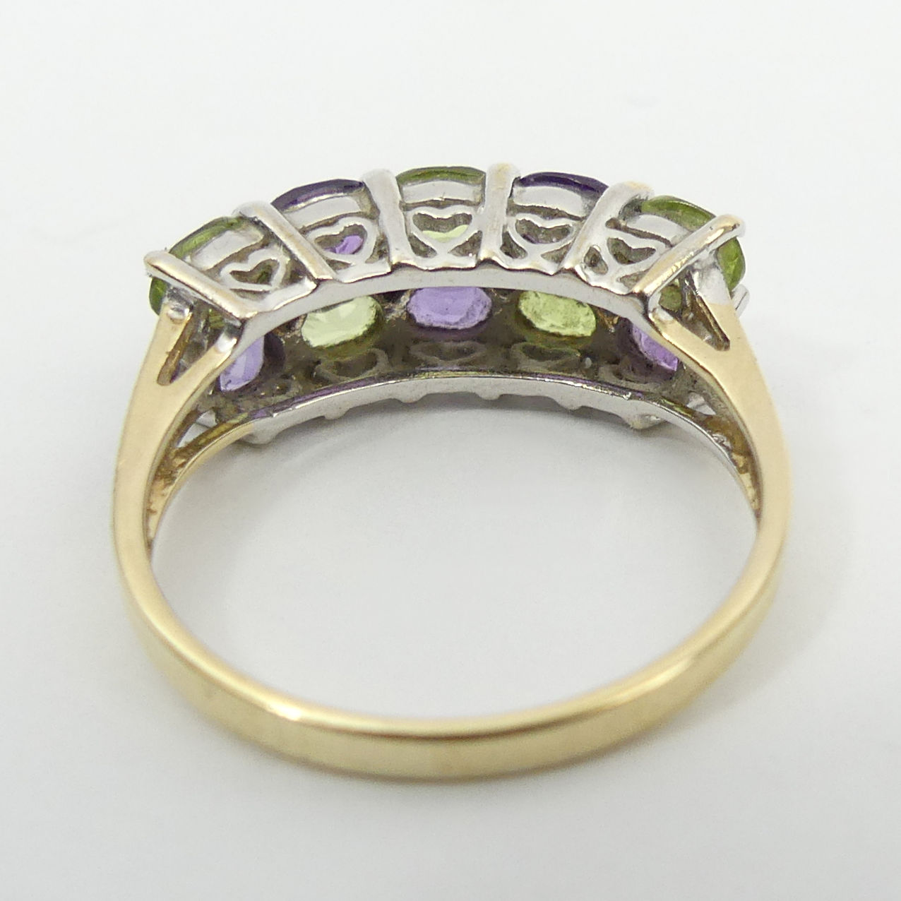 9ct gold peridot, amethyst and diamond ring, 2.4 grams, 6.6mm, size M 1/2. UK Postage £12. - Image 4 of 6