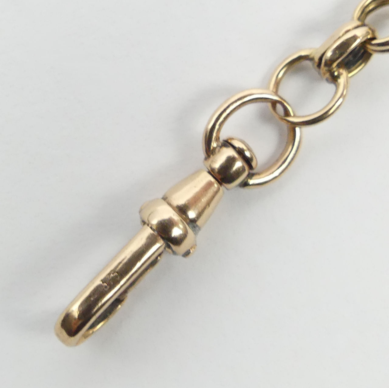9ct gold T-bar and clip bracelet, 4.9 grams. UK Postage £12. - Image 2 of 4