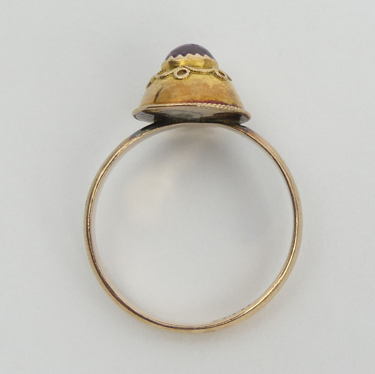 15ct gold garnet single stone ring, 2.2 grams, 10.6mm, size O. UK Postage £12. - Image 5 of 7