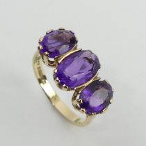 9ct gold amethyst three stone ring, 3.6 grams, 10.5mm, size O.UK Postage £12.