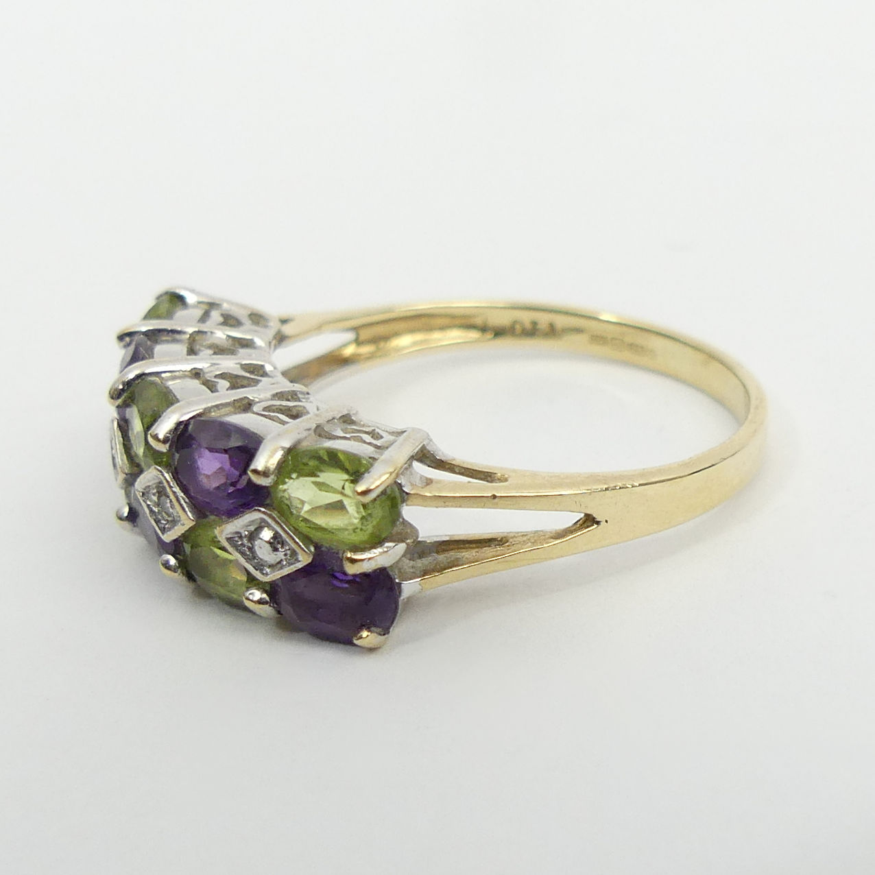 9ct gold peridot, amethyst and diamond ring, 2.4 grams, 6.6mm, size M 1/2. UK Postage £12. - Image 3 of 6