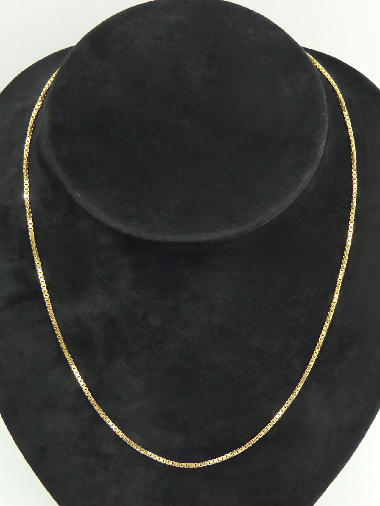 9ct gold box link chain necklace, 6 grams, 46cm, 1.4mm. UK Postage £12. - Image 3 of 3