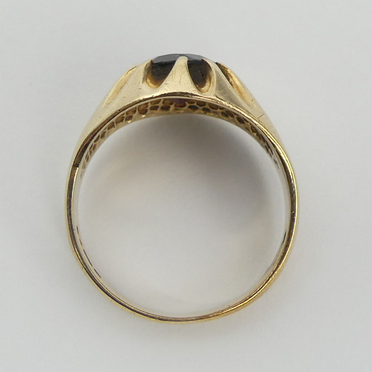 9ct gold garnet single stone ring, London 1976, 4.4 grams, 12.7mm, size Q. UK Postage £12. - Image 5 of 6