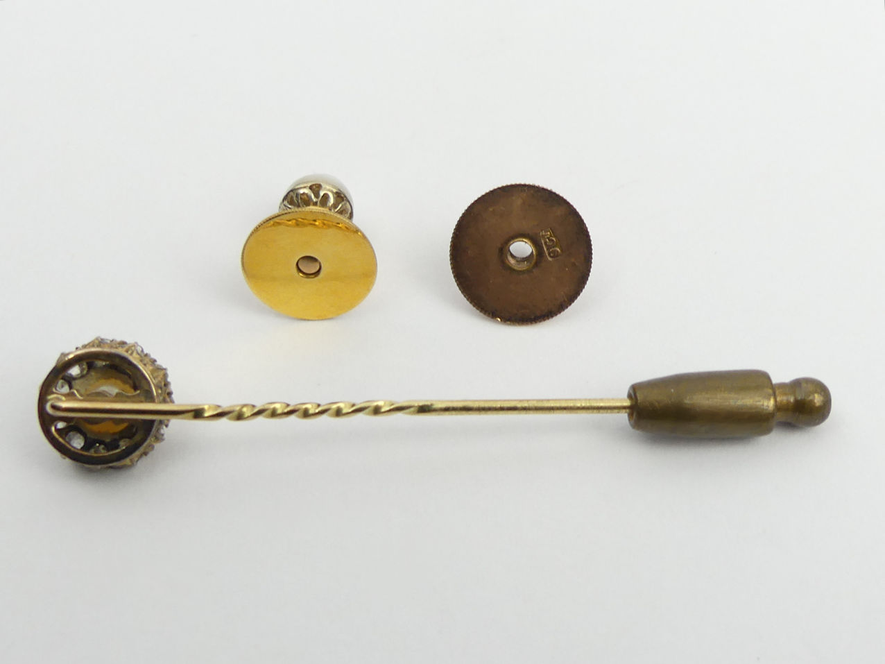 Diamond and cultured pearl stick pin, boxed, and a 9ct gold stud, 4.6 grams gross, stick pin 58mm. - Image 3 of 4