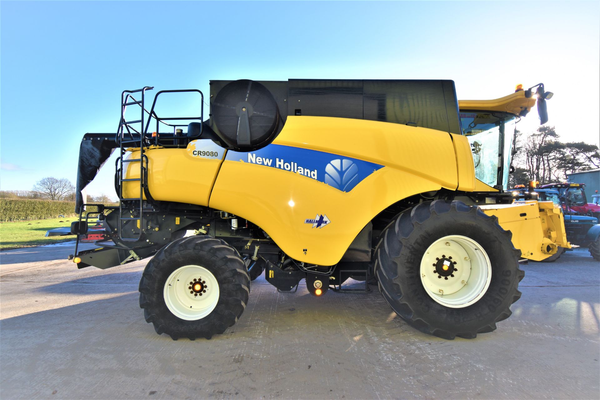 New Holland CR 9080 combine - Image 17 of 20