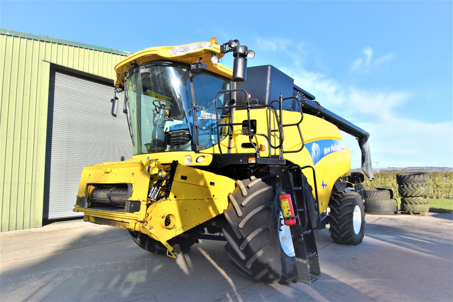 New Holland CR 9080 combine