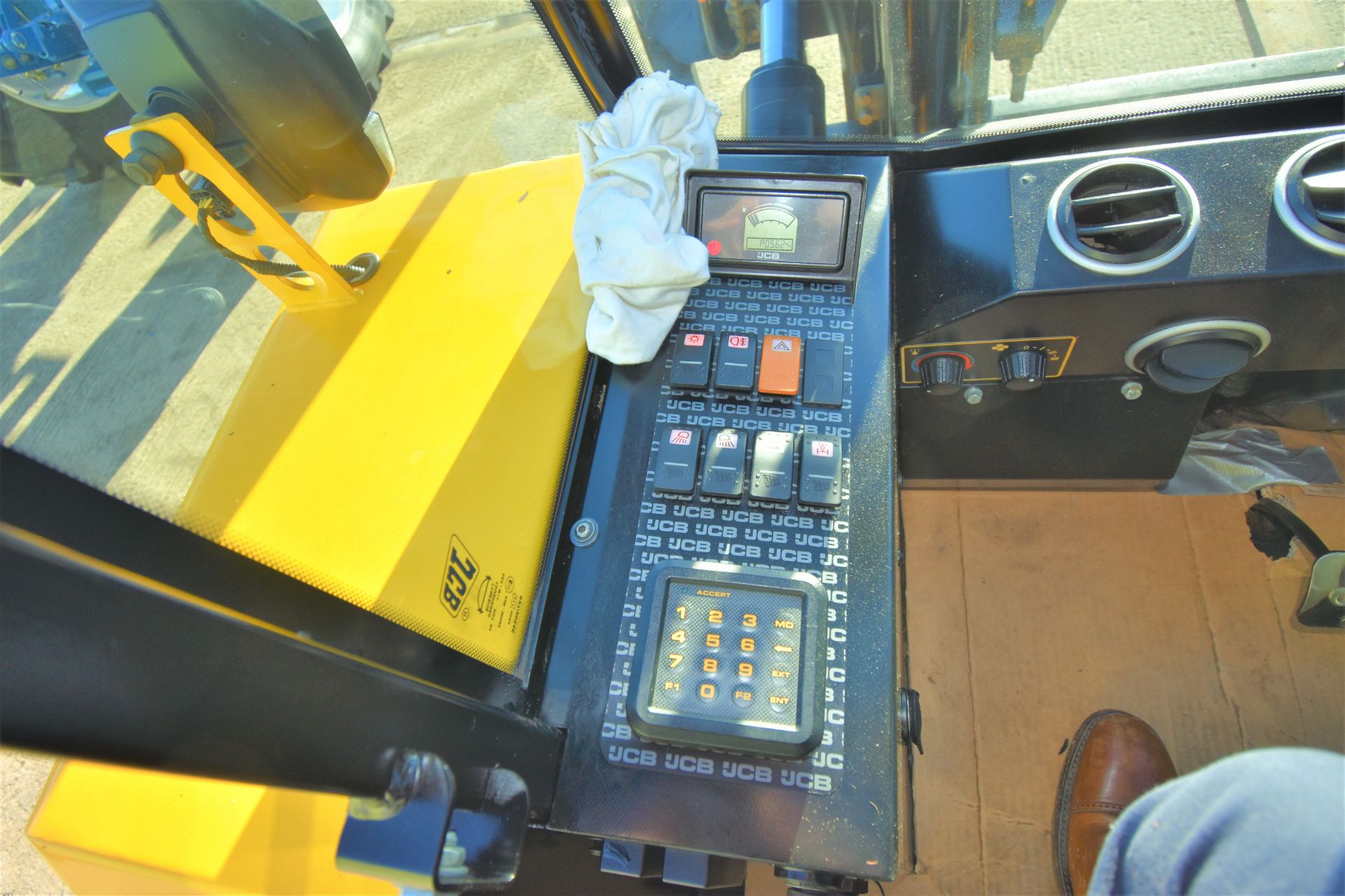 JCB 940 rough terrain front masted forklift - Image 11 of 15