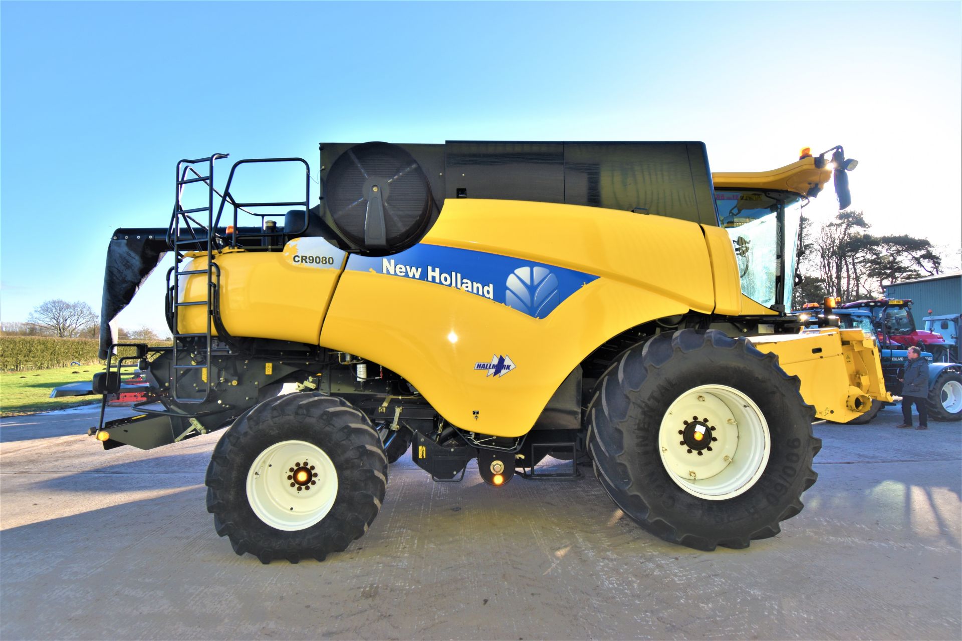 New Holland CR 9080 combine - Image 12 of 20