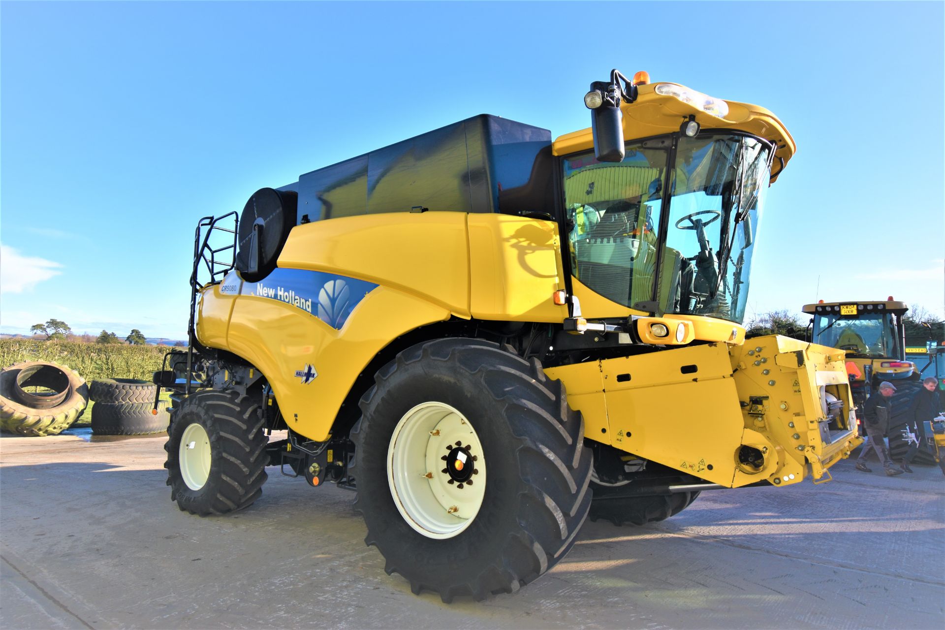 New Holland CR 9080 combine - Image 11 of 20