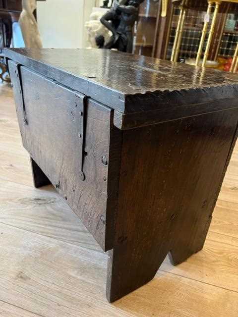 A SMALL 16TH CENTURY GOTHIC PERIOD OAK COFFER - Image 22 of 22