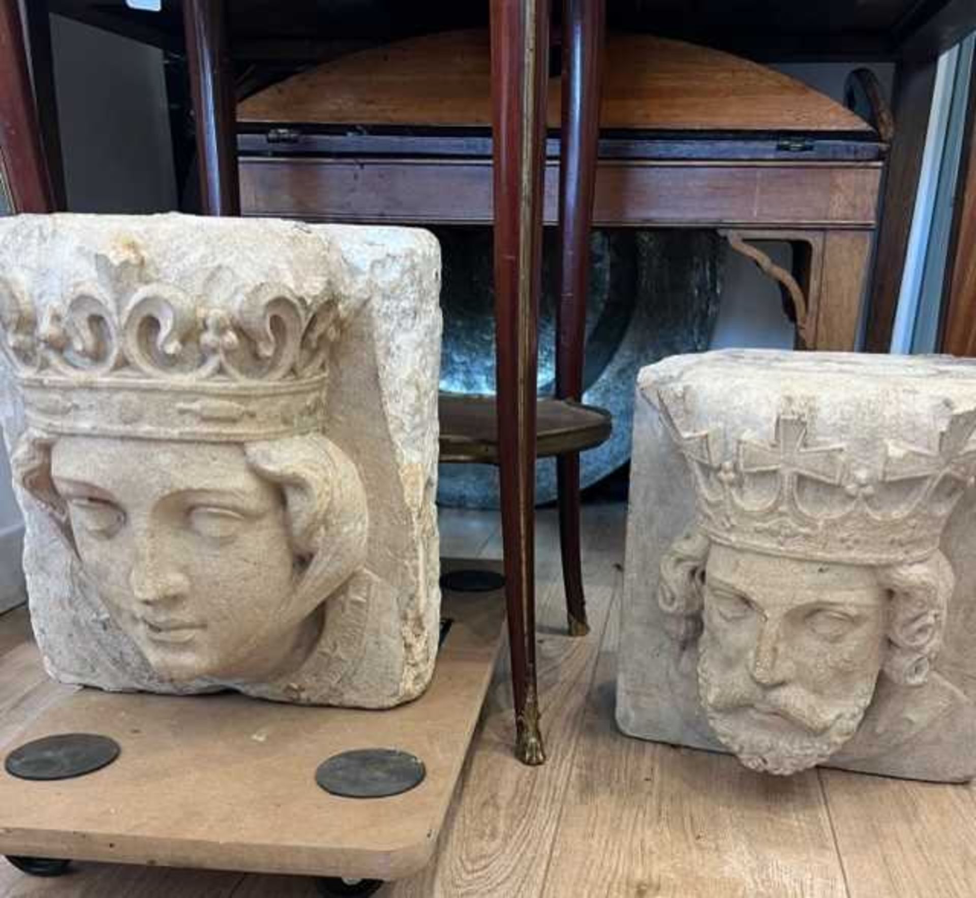 A PAIR OF 19TH CENTURY CARVED STONE HEADS OF A KING AND QUEEN - Image 8 of 13