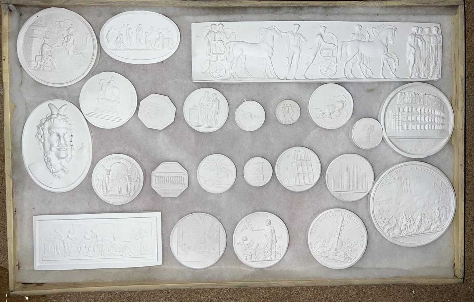 A LARGE COLLECTION OF 19TH CENTURY GRAND TOUR PLASTER INTAGLIOS, 225 APPROX. - Image 5 of 12