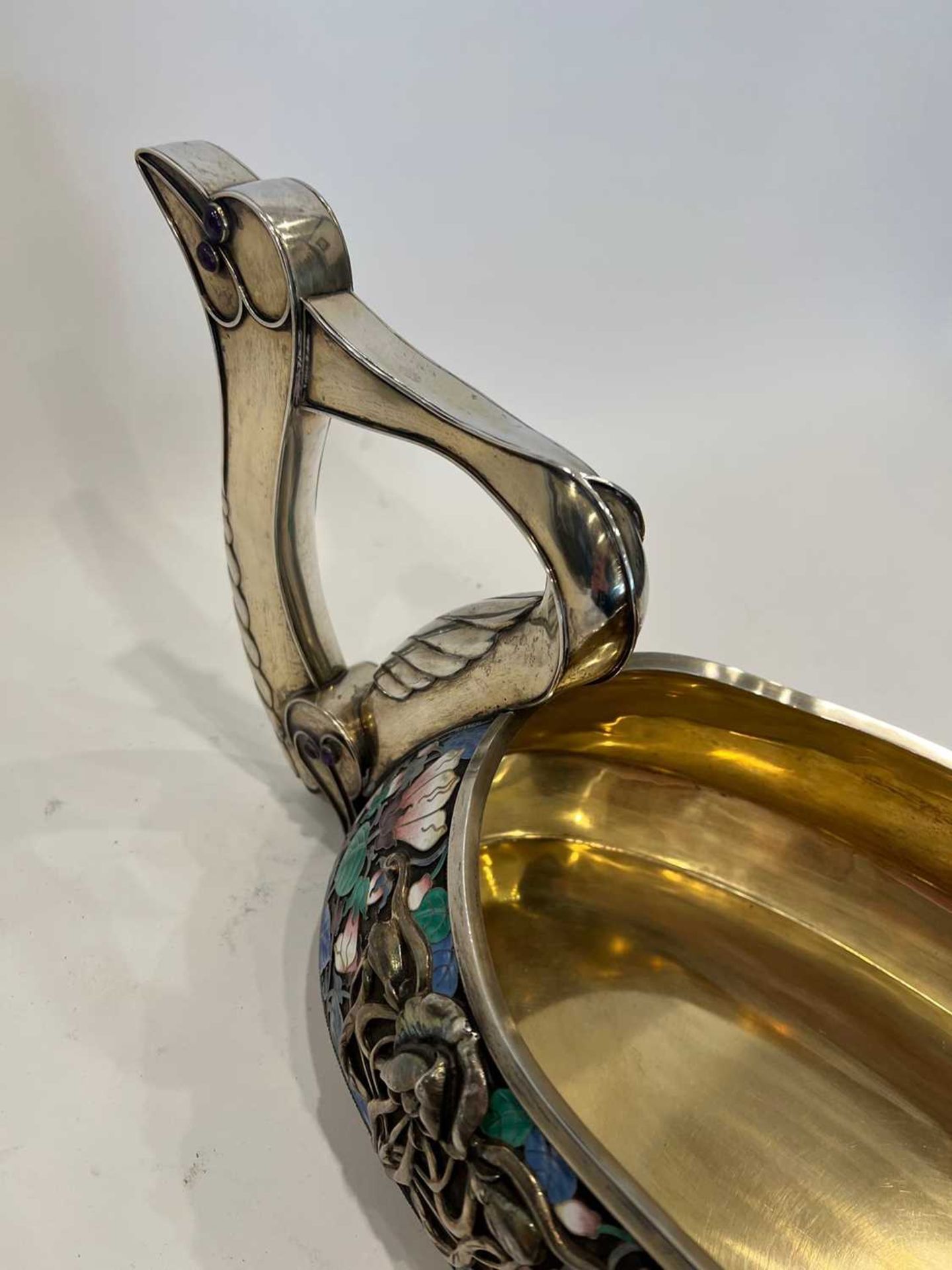 A MASSIVE EARLY 20TH CENTURY RUSSIAN SILVER AND ENAMEL KOVSH IN THE FORM OF A SWAN - Image 24 of 28