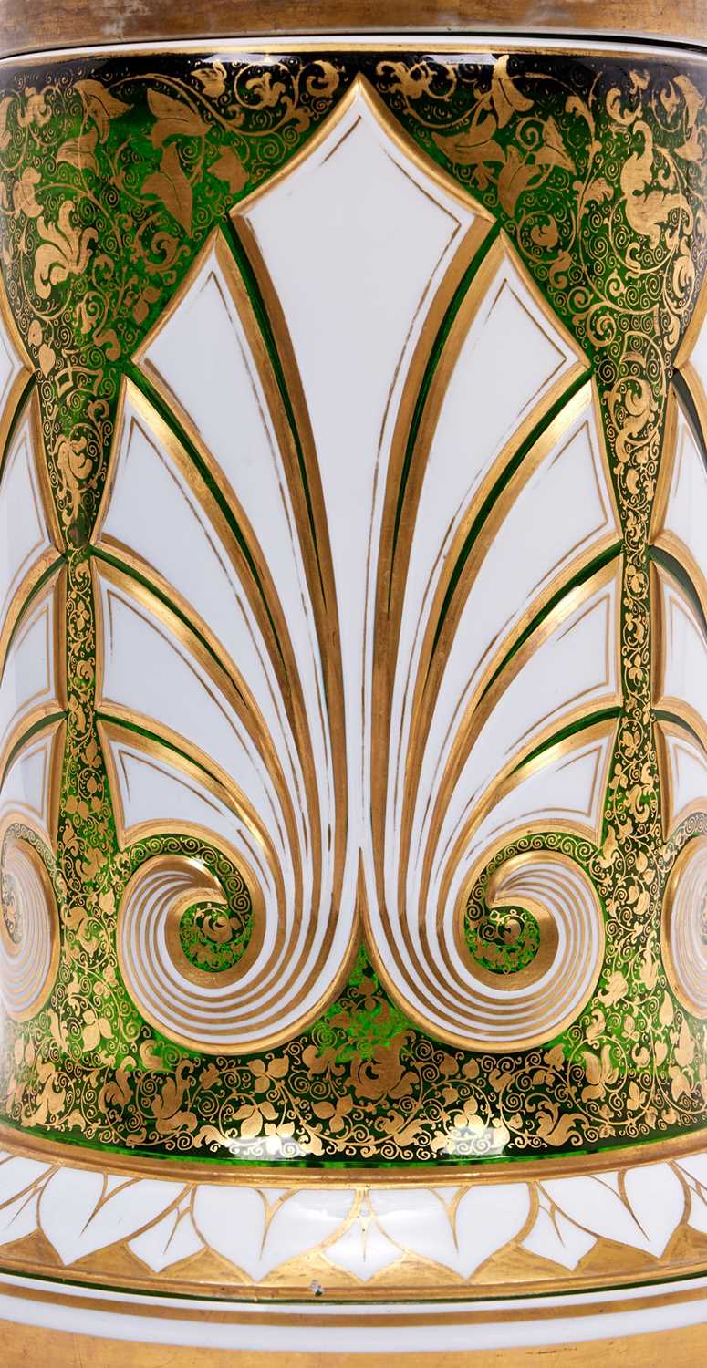 A LARGE 19TH CENTURY BOHEMIAN WHITE OVERLAY GREEN GLASS VASE ON STAND - Image 3 of 3