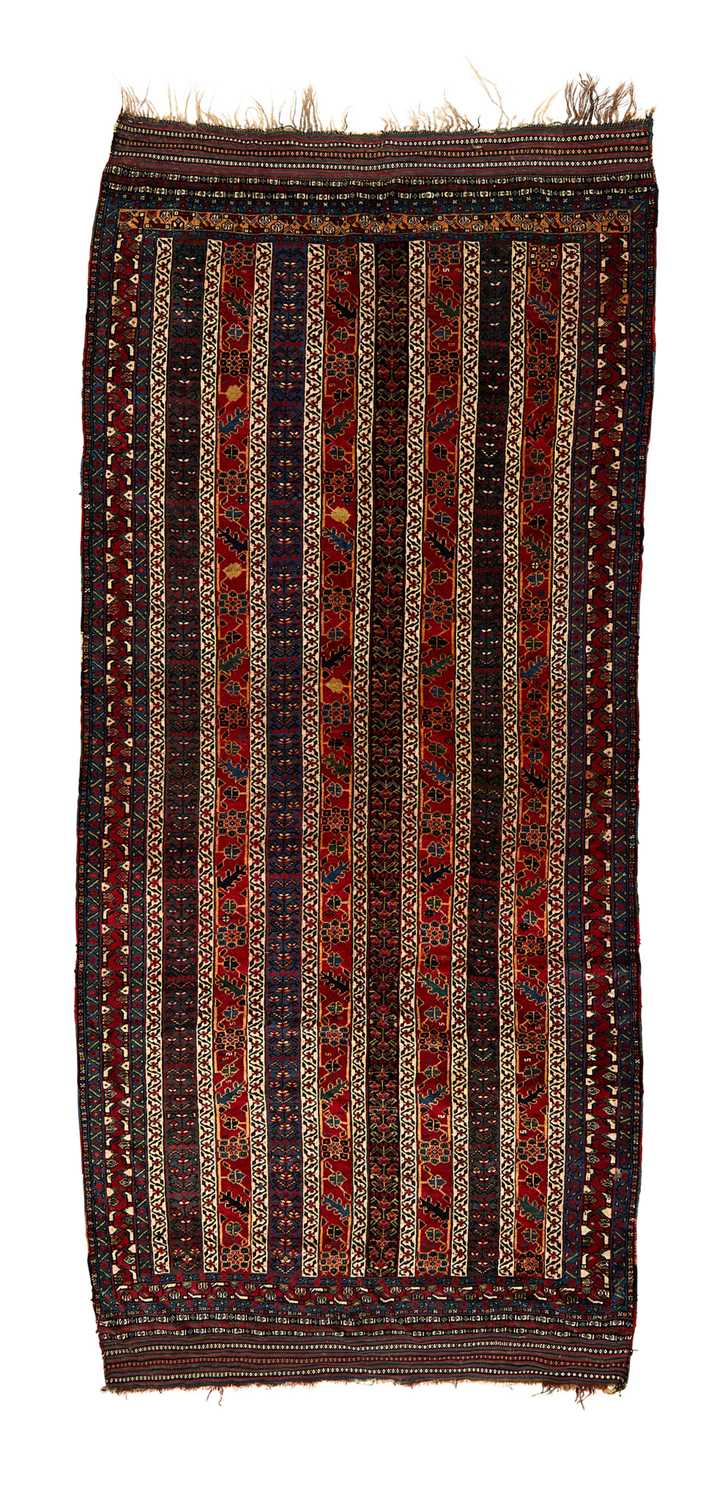 AN EARLY 20TH CENTURY SOUTH WEST PERSIAN QASHQAI CARPET