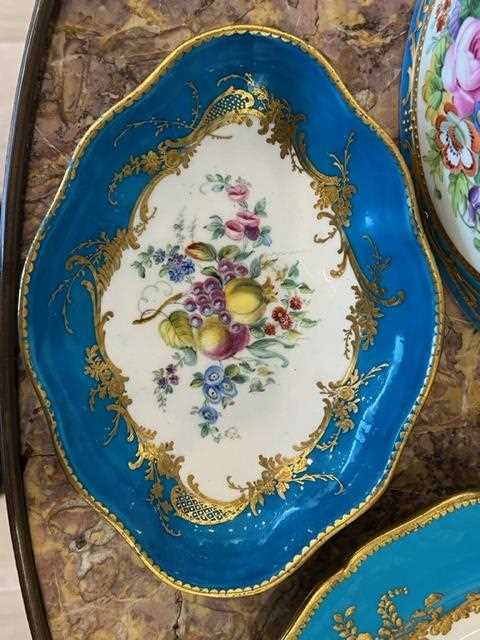 THREE 18TH / 19TH CENTURY BLUE CELESTE AND GILT DECORATED PORCELAIN ITEMS - Image 6 of 9