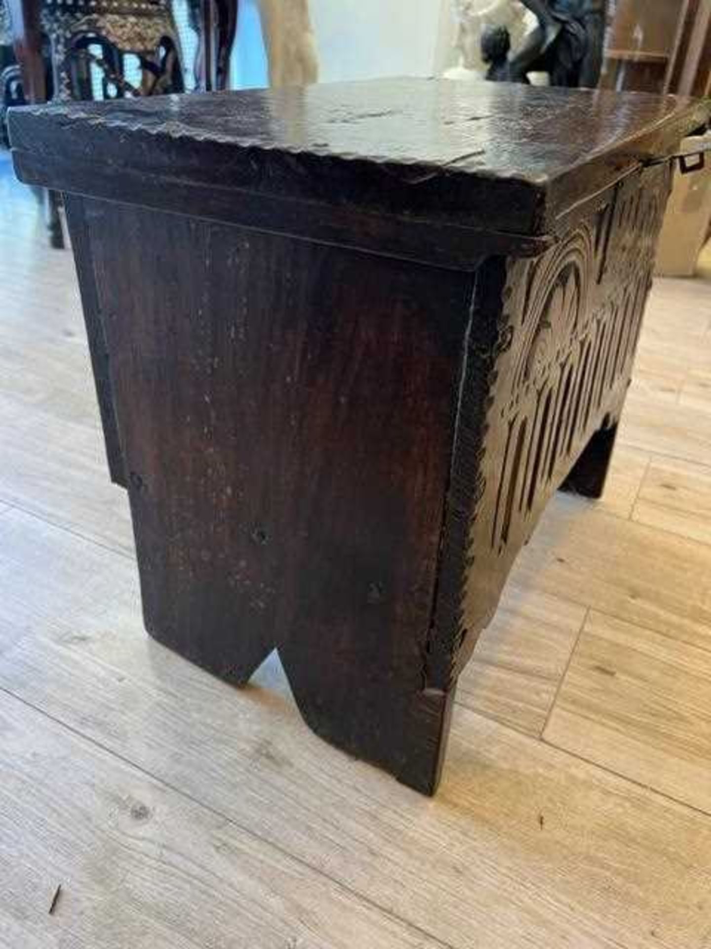 A SMALL 16TH CENTURY GOTHIC PERIOD OAK COFFER - Image 12 of 22