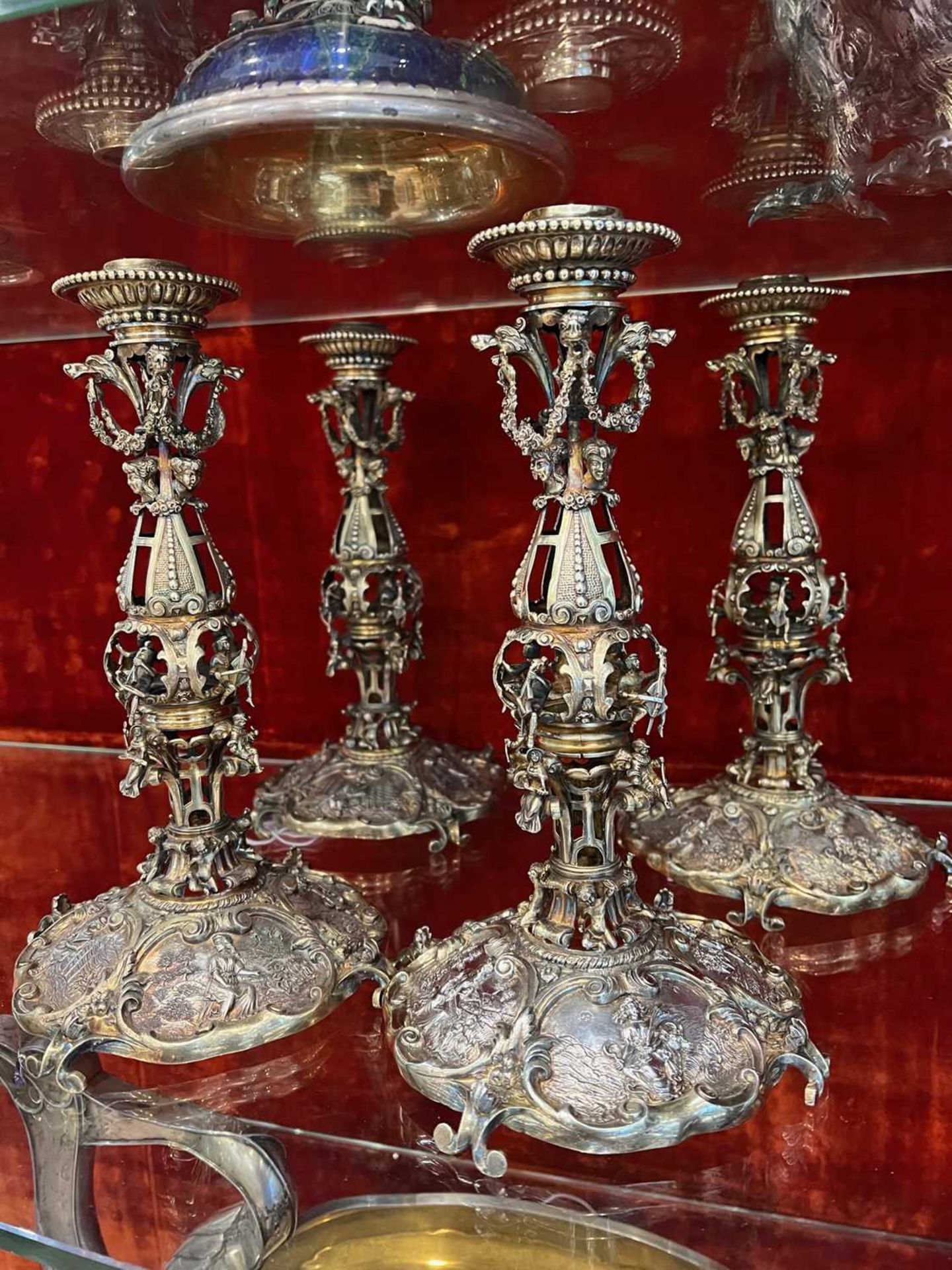 A SET OF SILVER AND SILVER GILT 19TH CENTURY GERMAN CANDLESTICKS, PROBABLY HANAU - Image 9 of 10