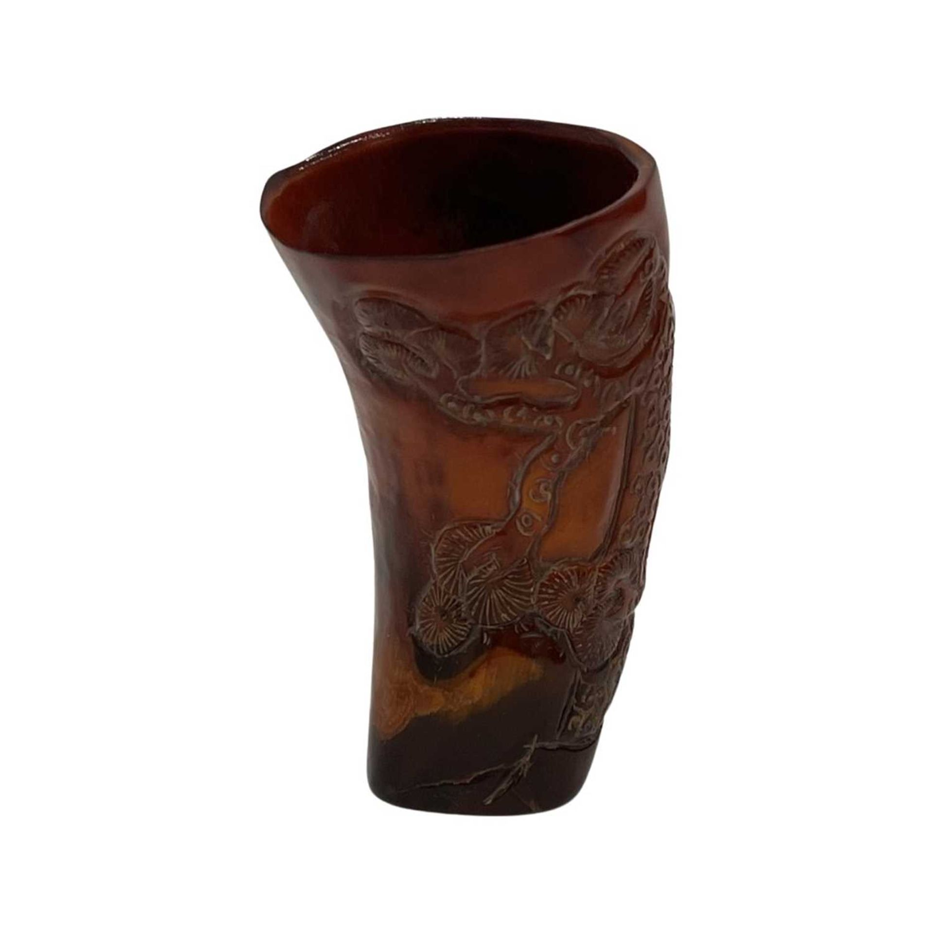 A CHINESE CARVED HORN LIBATION CUP - Image 2 of 4