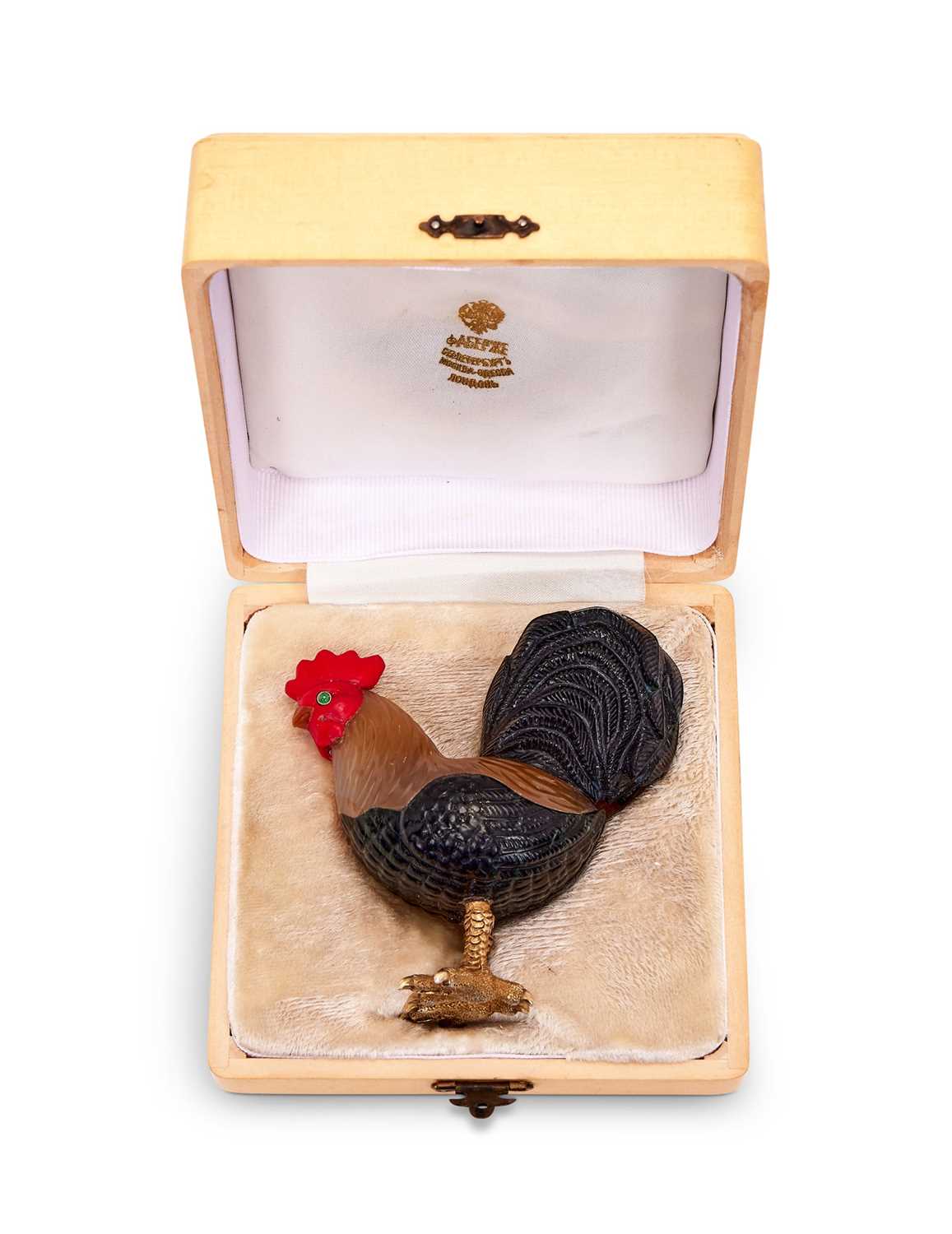 A FABERGE STYLE CARVED HARDSTONE AND SILVER GILT MODEL OF A COCKEREL - Image 3 of 3