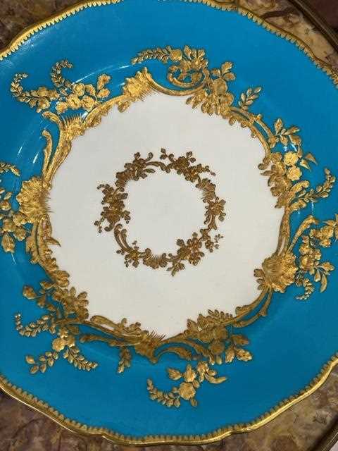 THREE 18TH / 19TH CENTURY BLUE CELESTE AND GILT DECORATED PORCELAIN ITEMS - Image 5 of 9