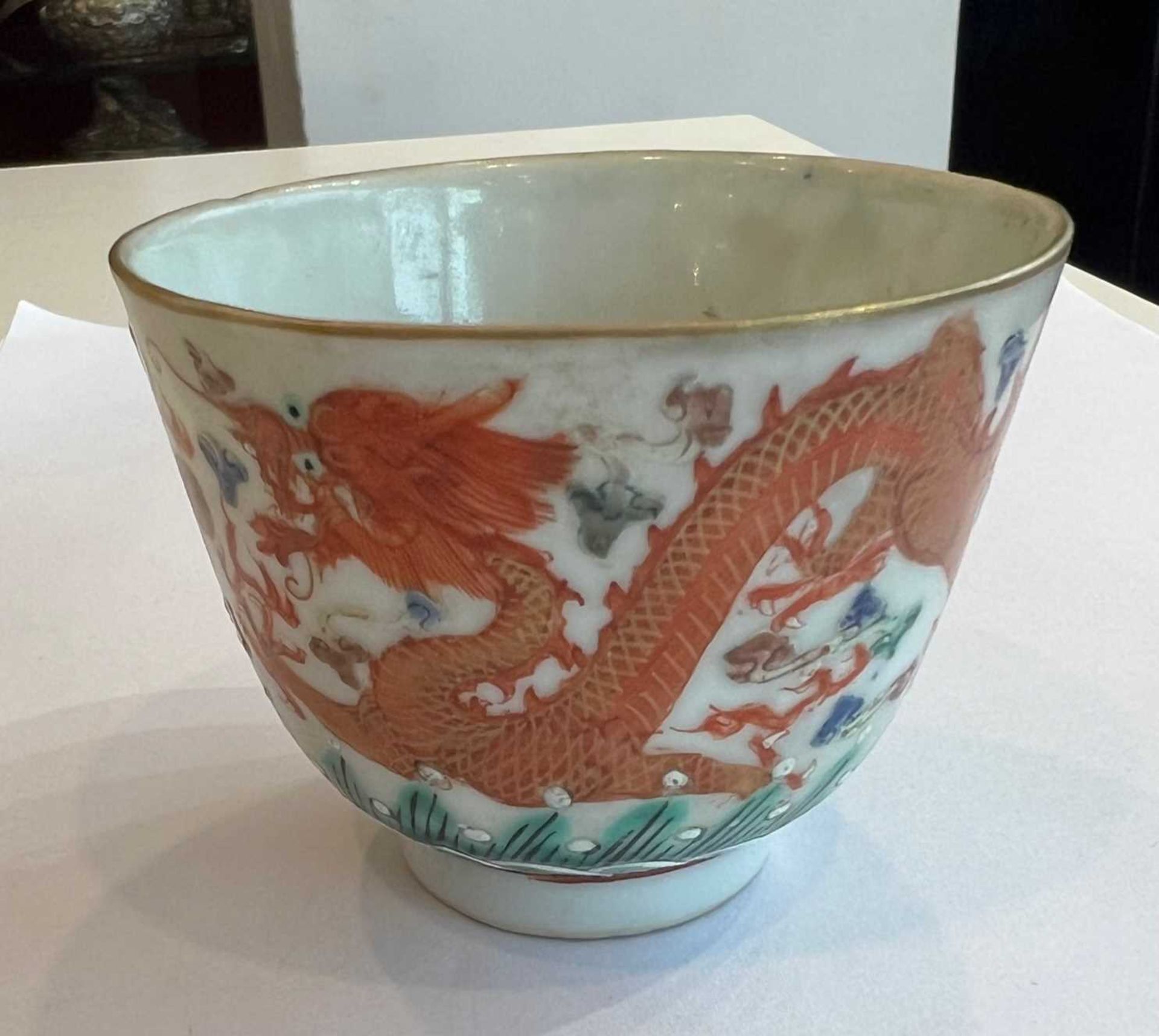 A 19TH CENTURY CHINESE GUANGXU PERIOD FAMILLE VERTE PORCELAIN WINE CUP - Image 11 of 11