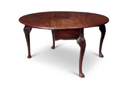 AN 18TH CENTURY IRISH MAHOGANY DROP LEAF DINING TABLE