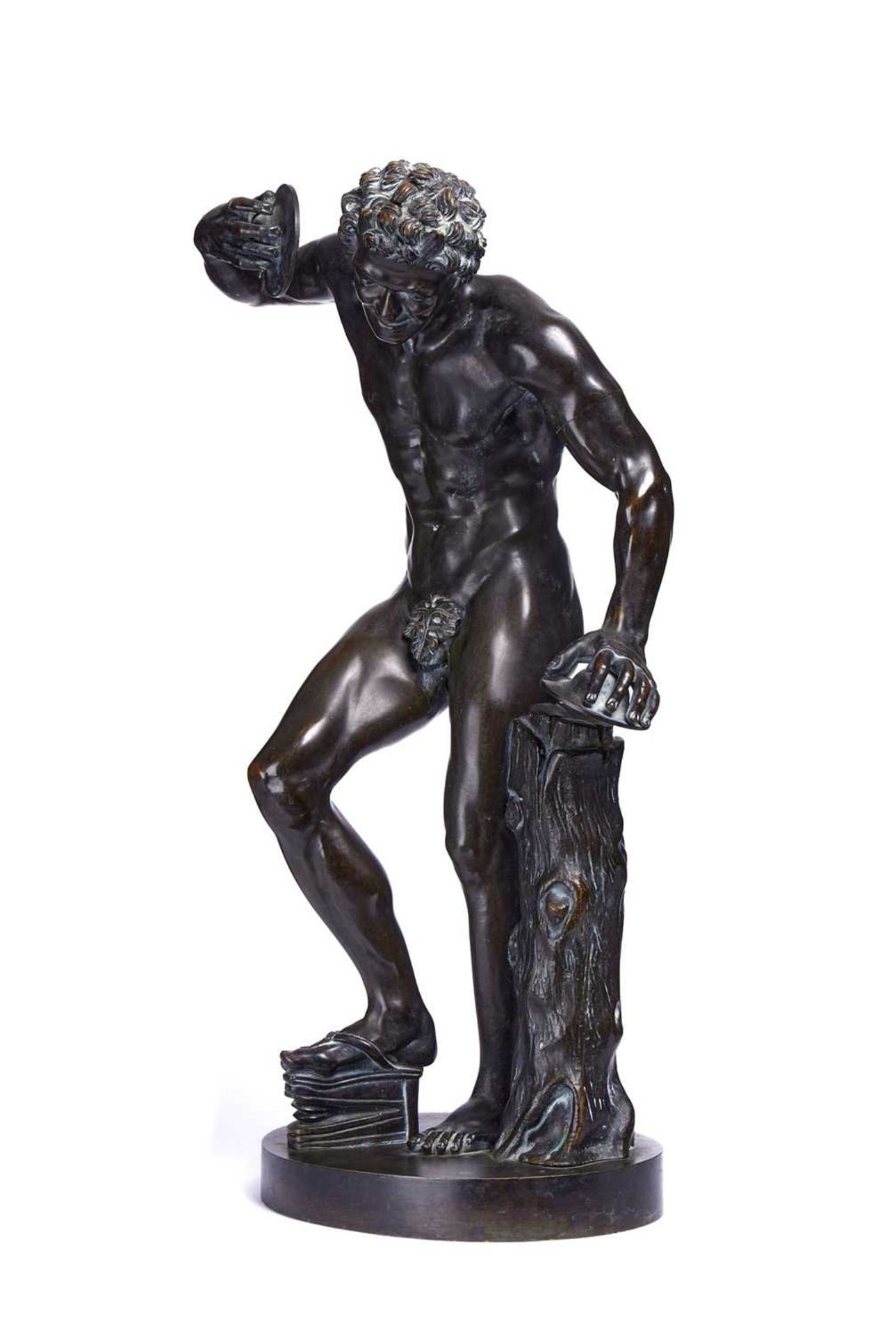 AFTER THE ANTIQUE: A 19TH CENTURY BRONZE OF THE DANCING FAUN WITH CYMBALS - Bild 2 aus 4