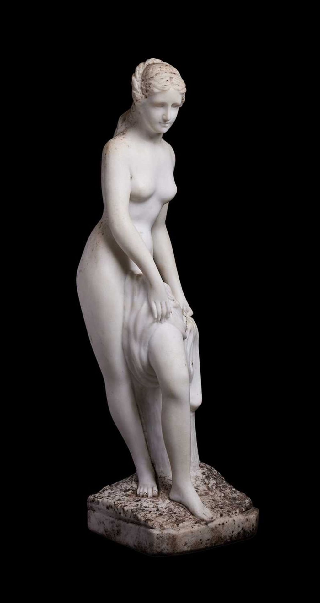 A MARBLE FIGURE OF VENUS IN THE MANNER OF ALLEGRAIN (FRENCH, 1710-1795)