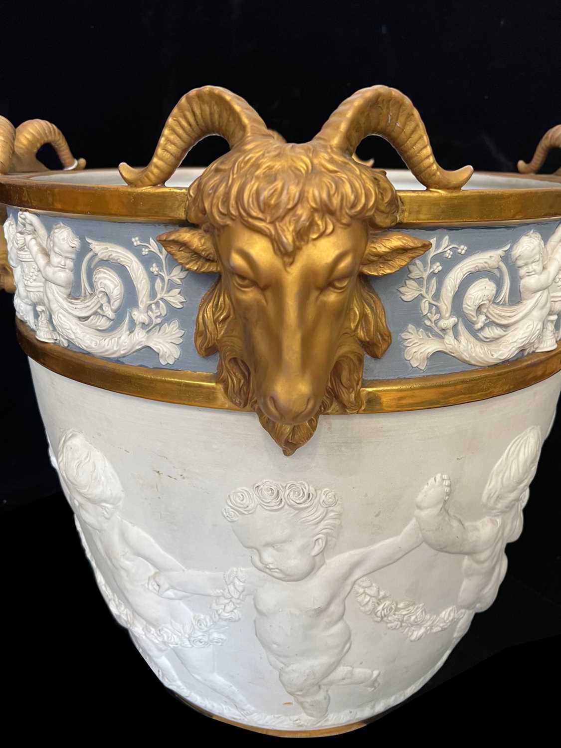 A LARGE 19TH CENTURY NEO-CLASSICAL STYLE BISQUE PORCELAIN AND PARCEL GILT JARDINIERE - Image 2 of 9