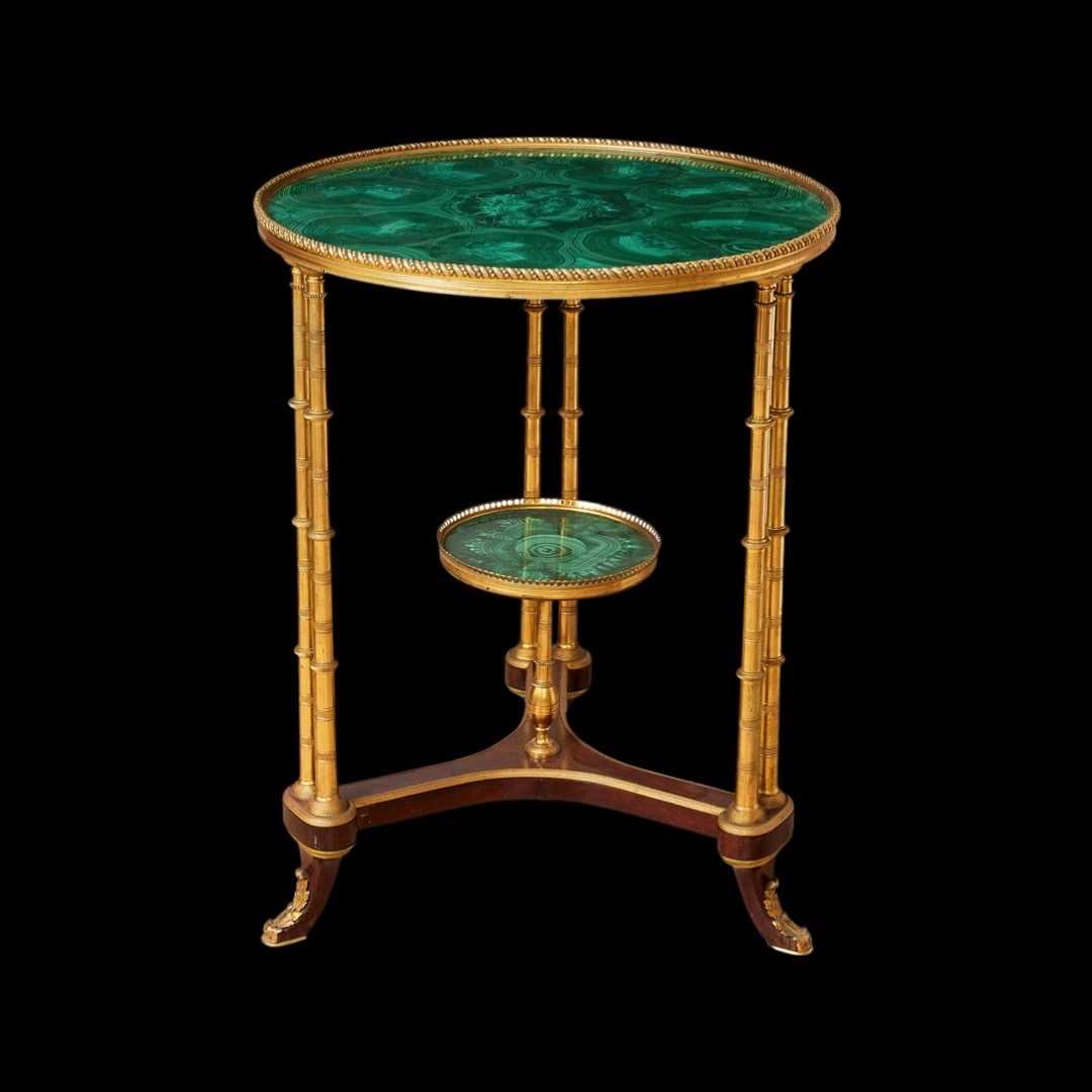A FINE EARLY 20TH CENTURY MALACHITE AND ORMOLU MOUNTED TABLE