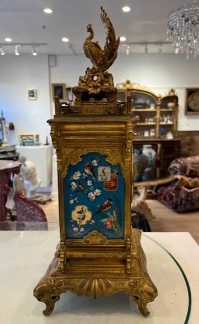 ATTRIBUTED TO L'ESCALIER DE CRISTAL: A FINE LATE 19TH CENTURY ORMOLU AND PORCELAIN CLOCK GARNITURE - Image 7 of 16