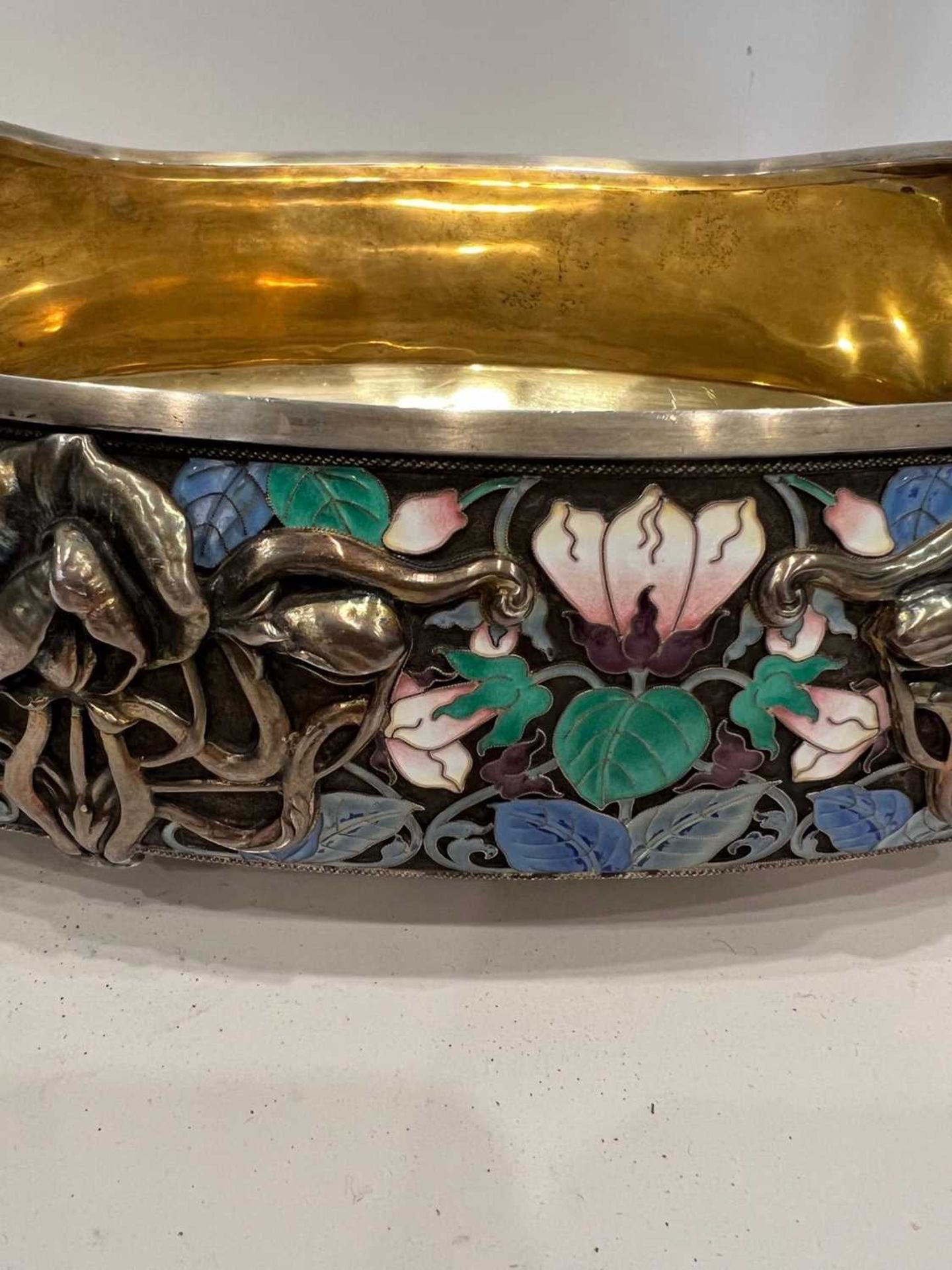 A MASSIVE EARLY 20TH CENTURY RUSSIAN SILVER AND ENAMEL KOVSH IN THE FORM OF A SWAN - Image 19 of 28